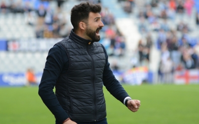 Guillermo Romo donant indicacions a la Nova Creu Alta | Roger Benet (CES)